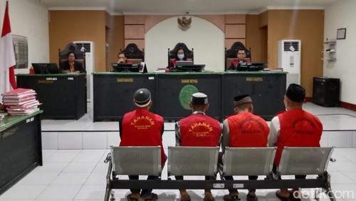 Sidang vonis, empat terdakwa perusakan TPS dan pembakaran logistik pemilu di Bima.
