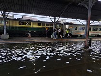 Stasiun Tawang Semarang Kebanjiran, Penumpang Dialihkan ke Poncol