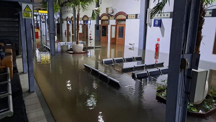 Stasiun Semarang Tawang Bank Jateng kebanjiran, Kamis (14/3/2024) pagi.