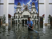 Penampakan Stasiun Tawang Semarang Lumpuh Terendam Banjir