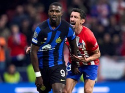 Ini salah satu respons Thuram di bawah kawalan Savic: Thuram meremas kemaluan Savic! Foto: Getty Images/Diego Souto