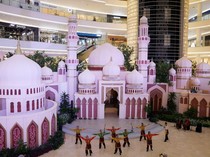 Tarian Saman dan Replika Masjid Semarakan Ramadan di Pusat Perbelanjaan