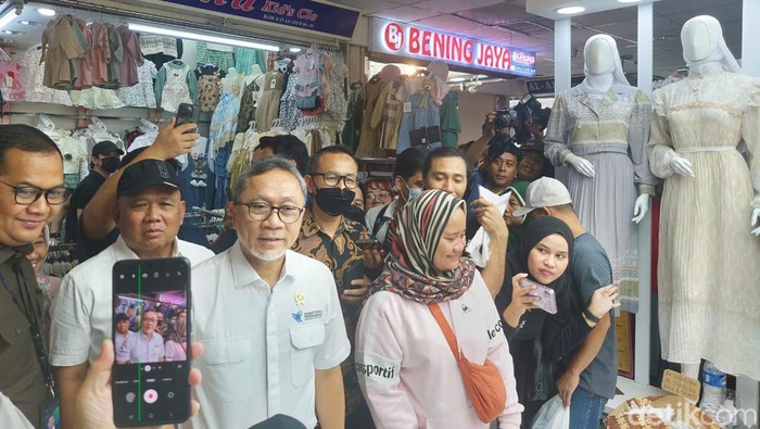 Zulhas Sidak ke Tanah Abang, Pedagang Keluhkan Sepi Pembeli Awal Ramadan