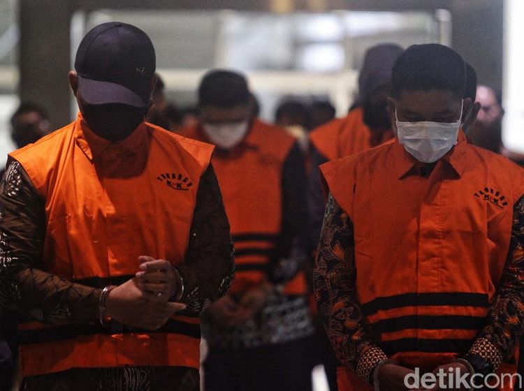 Ditahan! Ini Penampakan 15 Tersangka Kasus Pungli Rutan KPK