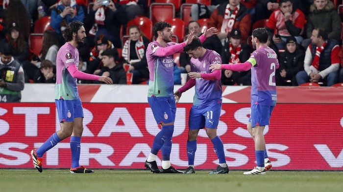 Soccer Football - Europa League - Round of 16 - Second Leg - Slavia Prague v AC Milan - Fortuna Arena, Prague, Czech Republic - March 14, 2024 AC Milans Christian Pulisic celebrates scoring their first goal with teammates REUTERS/David W Cerny