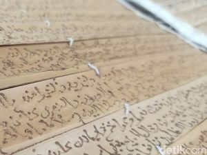 Melihat Uniknya Al-Quran dari Daun Kurma di Wonosobo