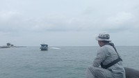 Diketahui, Pada Senin (11/3) KM Pari Kudus membawa 32 penumpang dan 3 ABK dari Asha Resort Pulau Payung Kepulauan Seribu Selatan hendak menuju Pantai Mutiara. Namun saat itu kondisi cuaca buruk, sehingga KM Pari Kudus diterjang ombak tinggi disertai angin kuat. Kecelakaan tak terhindarkan hingga membuat kapal terbalik. Sebanyak 32 orang penumpang terdiri dari 5 warga negara China, 4 warga negara Taiwan, 1 warga negara Korea, dan 22 warga negara Indonesia.