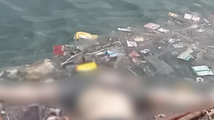 Personel Bakamla RI yang tergabung dalam Tim SAR Gabungan berhasil menemukan 1 korban Warga Negara Taiwan yang tenggelam dari kecelakaan KM Pari Kudus di perairan Pulau Rambut, Jakarta, Jumat (15/3/2024).