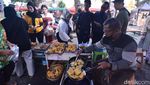 Ngabuburit di Bazar Ramadan Masjid Al Akbar Surabaya