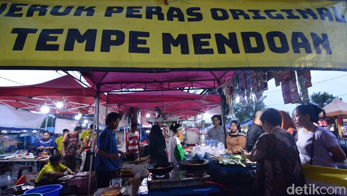 Berburu Takjil di Bazar Ramadan Masjid Al Akbar Surabaya Berburu Takjil di Bazar Ramadan Masjid Al Akbar Surabaya