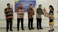 Hadir dalam acara tersebut Kepala Dinas Pendidikan, Pemuda, dan Olahraga Kabupaten Sumba Timur Erwin Pasande, Bupati Kabupaten Sumba Timur Khristofel Praing, Ketua Pengurus YPA-MDR Gunawan Salim, Chief of Corporate Affairs Astra sekaligus Ketua Pengawas YPA-MDR Riza Deliansyah saat melakukan penandatanganan kerjasama tersebut.