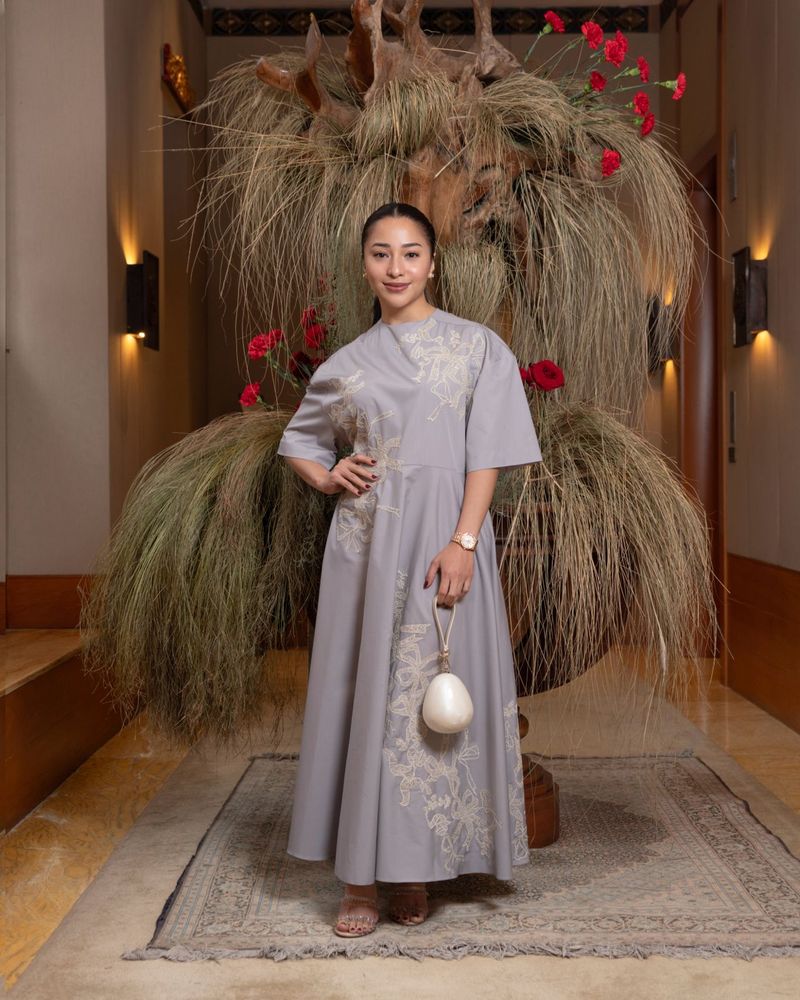 Gaya Artis Berbalut Karya Sapto Djojokartiko