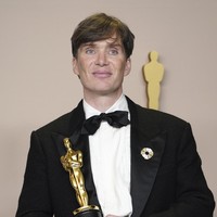 Viral Anak Aktor Cillian Murphy Disebut Kloningan Ayah, Gara-gara Foto Ini