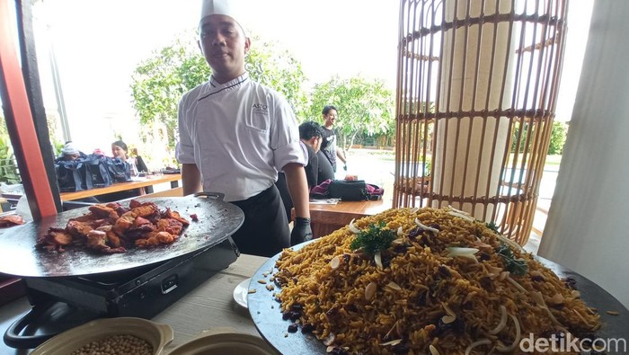 Hidangan makanan di Kampoeng Ramadan Aston Cirebon