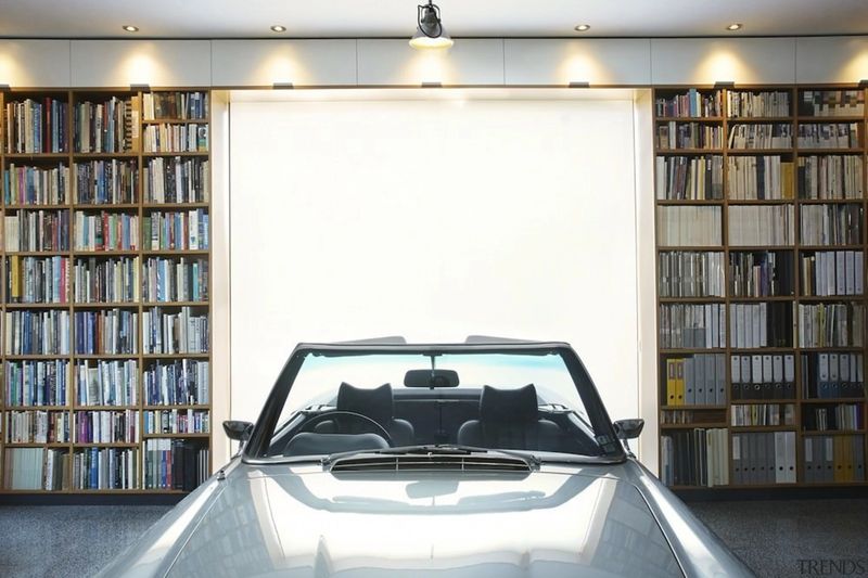 Garasi Mobil dan Perpustakaan.