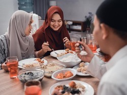Video: Ide Outfit untuk Buka Puasa