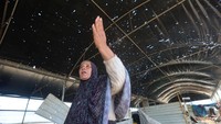 Salah satu pedagang di pasar Deir el-Balah, Atia Harb, bercerita betapa menyedihkannya Ramadan tahun ini. Harb yang mengungsi bersama 11 orang keluarganya mengatakan suara bom dan ambulans terdengar tanpa henti saat Ramadan. Reuters