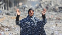 Warga Palestina menyambut datangnya bulan suci Ramadan dalam suasana suram, terutama di Jalur Gaza yang terus dilanda perang antara Israel dan Hamas yang kini berpotensi memicu bencana kelaparan. Situasi semakin memburuk dengan perundingan membahas gencatan senjata di Jalur Gaza terhenti sementara. Reuters