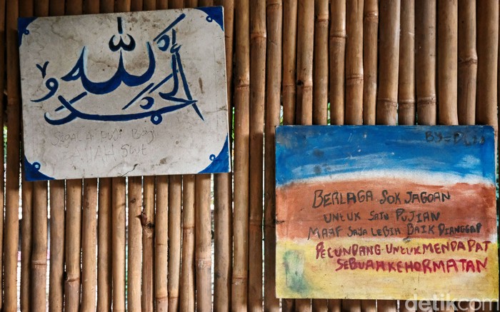 Jalan Spiritual Lepas dari Jerat Narkoba Lantunan zikir bersahutan di Pondok Pesantren Hikmah Syahadah, Tangerang. Pujian kepada Allah SWT ini dilantunkan oleh para santri mantan pecandu narkoba.
