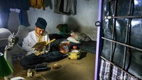 Bulan suci Ramadan biasanya diperbanyak kegiatan ibadah untuk meraih pahala dan berkah, tak terkecuali bagi para santri Pondok Pesantren Hikmah Syahadah, Kabupaten Tangerang, Banten.