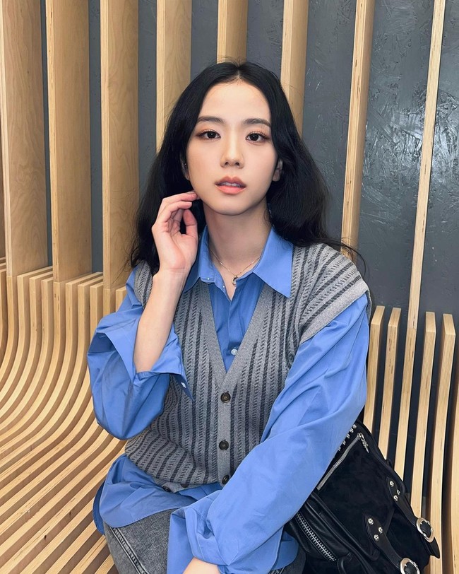 Hanya ada tiga idol KPop yang masuk dalam TOP 10 daftar wanita tercantik di dunia versi TC Candler. Jisoo BLACKPINK mengungguli Nancy eks Momoland yang ada di peringkat 5 dan Rose di peringkat 7. Foto: Instagram @sooyaaa__