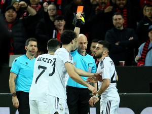 Leverkusen Vs Qarabag: Mau Tos sama Wasit, eh Malah Dikartu Merah