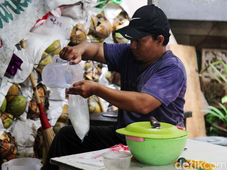 Kelapa Muda Jadi Primadona di Bulan Ramadan