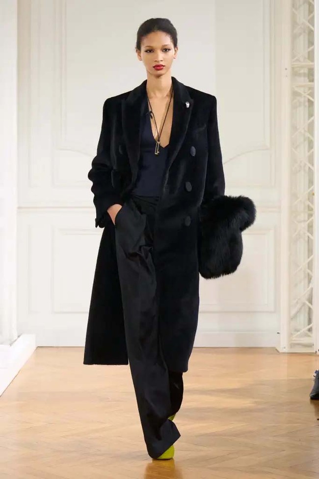 Inilah koleksi Terbaru Givenchy untuk musim gugur 2024. Foto: Dok. Givenchy.