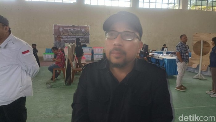 Komisioner KPU Sulut Salman Saelangi.