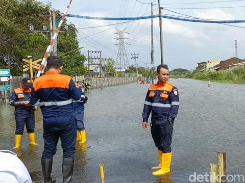 Kondisi banjir di Kelurahan Kaligawe, Kecamatan Gayamsari, Kota Semarang, Jumat (15/3/2024) siang-sore.