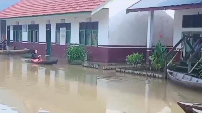Kondisi banjir genangi SDN 134 di Muaro Jambi.