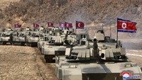 Demonstrasi militer yang melibatkan unit tank diadakan di Korea Utara, Kamis (14/3/2024).  