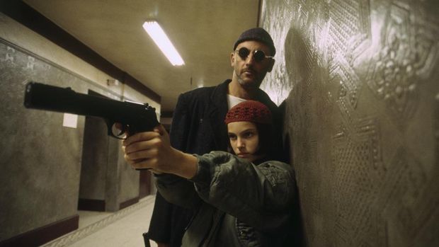 American actress Natalie Portman and French actor Jean Reno on the set of the film 