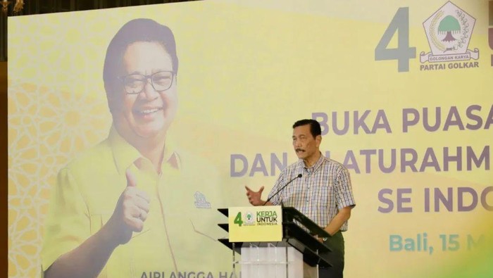 Ketua Dewan Penasihat Partai Golkar, Luhut Binsar Pandjaitan, berkumpul bersama petinggi Partai Golkar di Bali. Luhut mengingatkan tak boleh ada yang menggoyang partai berlambang beringin tersebut.