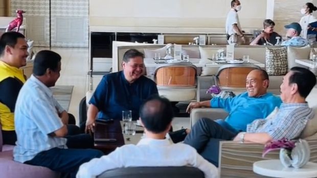 Sejumlah senior Partai Golkar berkumpul jelang waktu berbuka puasa bersama di bulan Ramadan ini. Mereka yang berkumpul adalah Luhut Binsar Pandjaitan, Aburizal Bakrie (Ical), hingga Airlangga Hartarto dan Dito Ariotedjo di Bali.