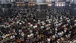 Masjid Istiqlal Penuh Saat Salat Jumat Perdana di Ramadan 1445 H