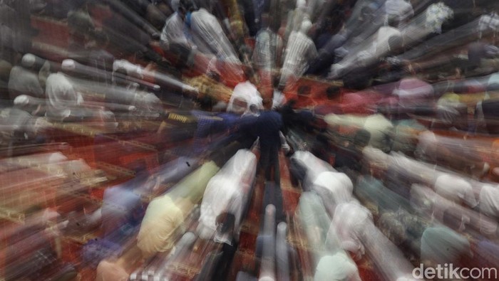 Umat Muslim melakukan salat Jumat berjamaah di Masjid Istiqlal, Jl Katedral, Jakarta Pusat, Jumat (15/3/2024). Jumat ini merupakan pekan pertama pada Ramadan 1445 Hijriyah.