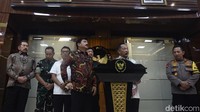Hadi meminta masyarakat ikut menjaga situasi tetap kondusif. Menurutnya, keberhasilan penyelenggaran Pemilu merupakan kerja sama pemerintah dan seluruh warga.