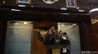 Menko Polhukam Hadi Tjahjanto mengatakan situasi masyarakat kondusif dan aman usai Pemilu 2024.