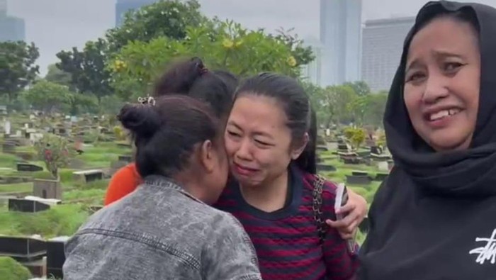 Menteri Pertahanan sekaligus capres nomor urut 2 Prabowo Subianto membawa tenaga kerja wanita (TKW)  bernama Annisah kembali ke Tanah Air. (Dok istimewa).