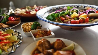 Ahli Gizi Bagikan Menu Sahur yang Bikin Energi Seharian 'On' Terus