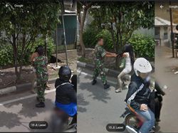 Lagi Apes, Aksi Kocak Ini Terekam Google Street View