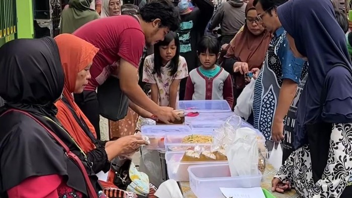 Saat menunggu berbuka puasa tahun ini, akan seru jika ngabuburit di Kotagede. detikers bisa menikmati paket komplet di Pasar Pasan yang digelar sebulan penuh selama Ramadan.