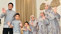 Oki dan suaminya, Ory, telah memiikirkan matang-matang tentang keputusannya. Bahkan rencana untuk menyekolahkan anak-anaknya di Arab juga sudah dipersiapkan. Foto: Instagram/okisetianadewi