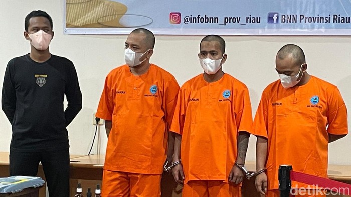 Para pelaku peredaran narkoba usai ditangkap BNN