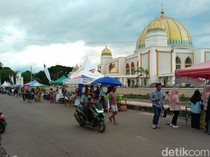 Berburu Takjil Menggiurkan di Pasar Ramadan Masjid Raya Al Muwahidin Bima