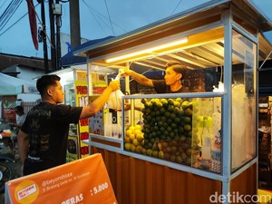 Asa Pedagang Bratang Gede Mencari Rezeki di Bulan Suci