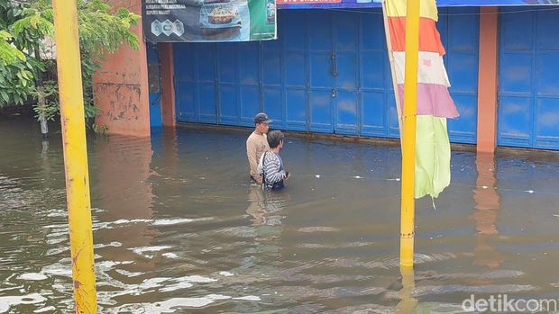 Penampakan banjir di Kelurahan Trimulyo, Kota Semarang, Jumat (15/3/2024).