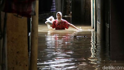Potret Permukiman Warga Kebon Pala yang Terendam Banjir hingga 1 Meter