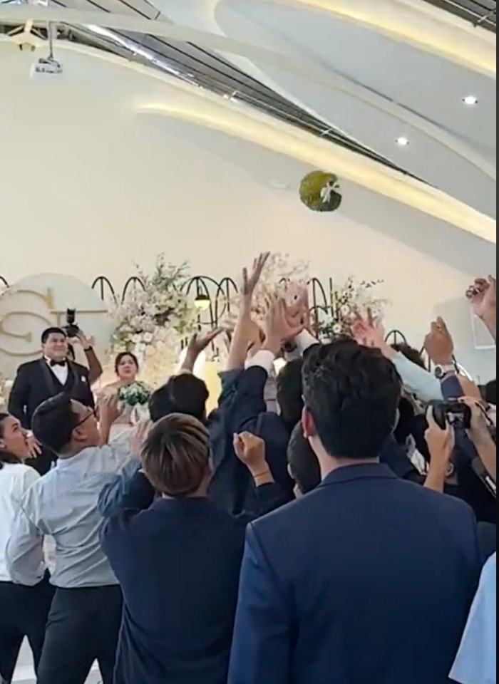 Pernikahan viral lempar bunga diganti jadi durian